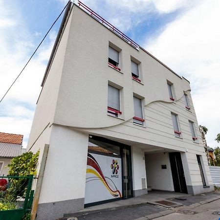 Apartman Skver Тузла Екстериор снимка